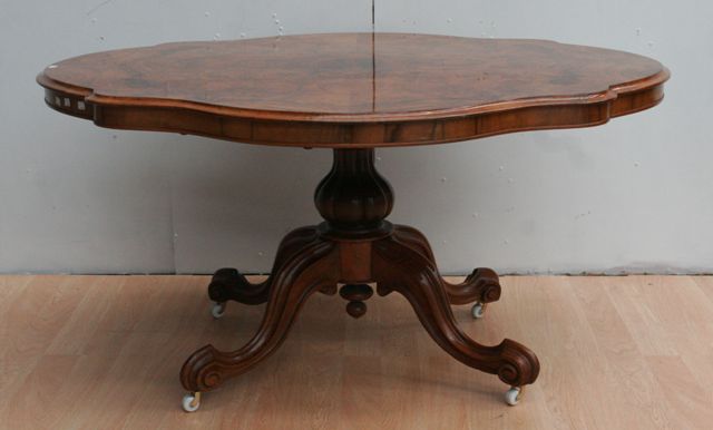 Appraisal: A Victorian walnut loo table cm long cm wide cm