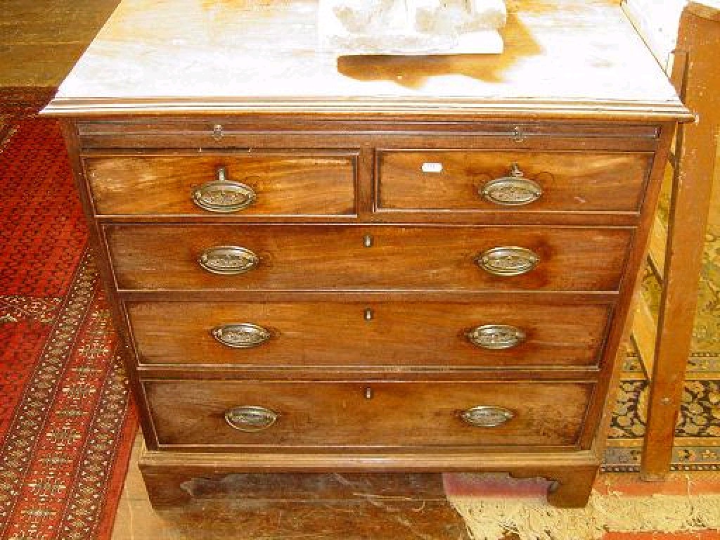 Appraisal: A Georgian mahogany batchelor's chest fitted with three long and