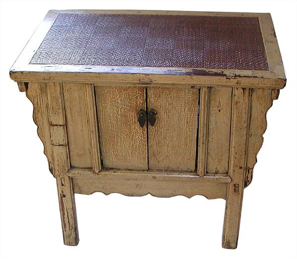 Appraisal: A Chinese style paint decorated table