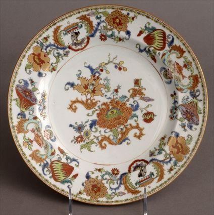 Appraisal: CHINESE EXPORT PORCELAIN PLATE With gilt highlighted red blue green