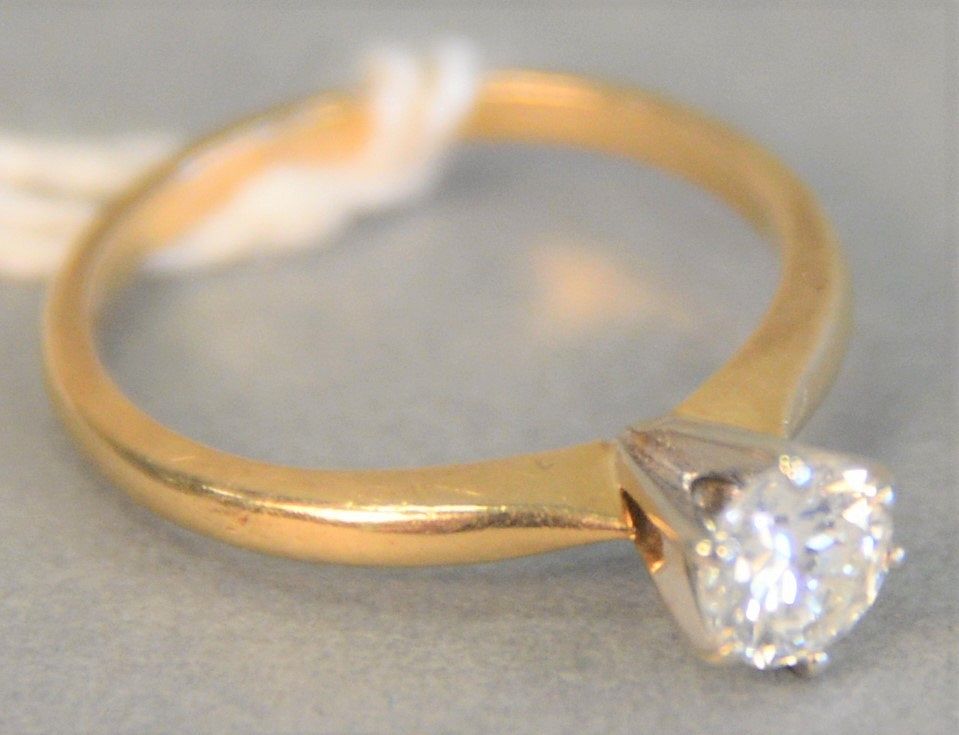 Appraisal: k diamond engagement ring diamond approximately cts size k diamond