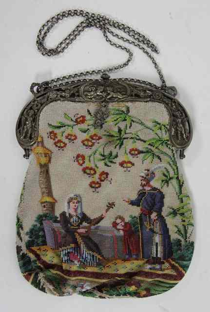 Appraisal: A beadwork evening bag with design on both sides of