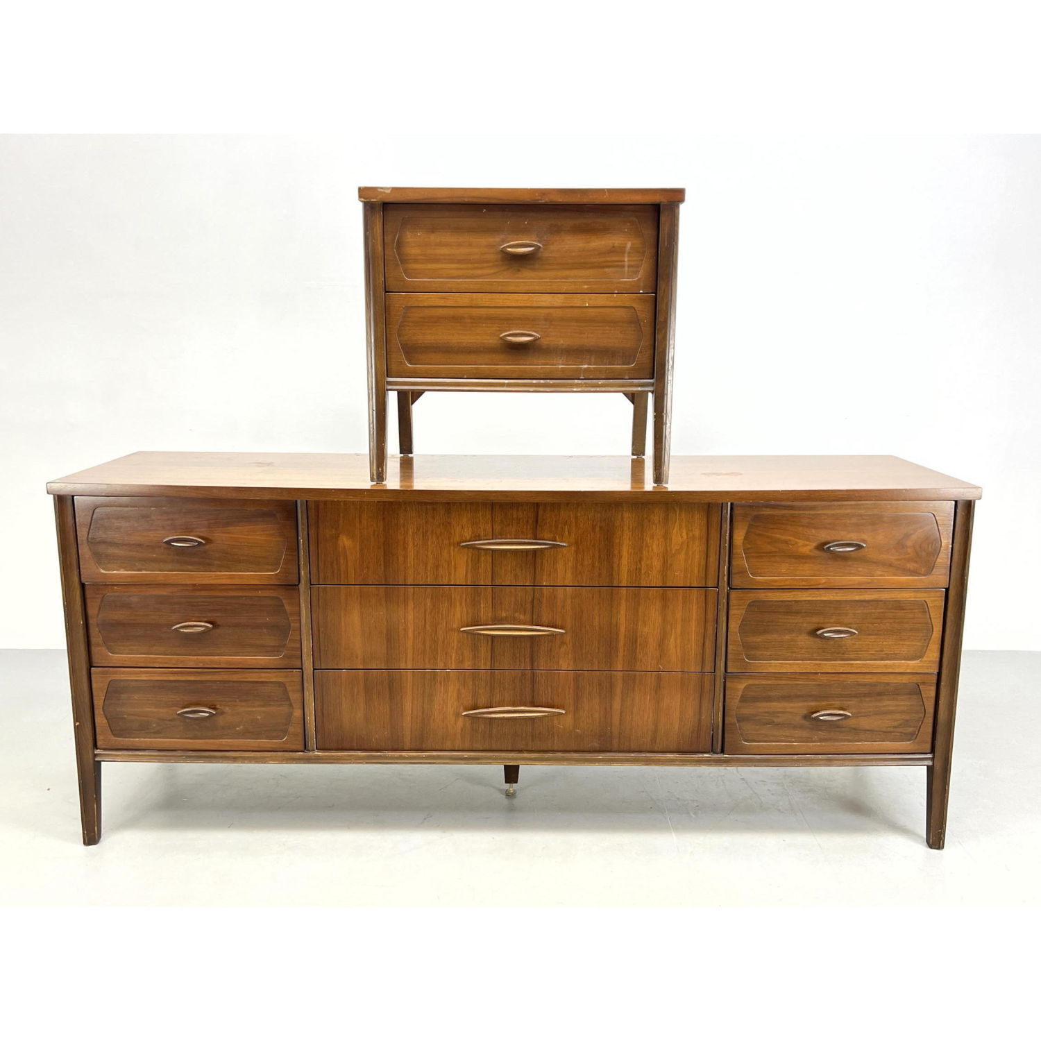 Appraisal: UNAGUSTA Serene American Modern Dresser and Night Stand Dimensions H