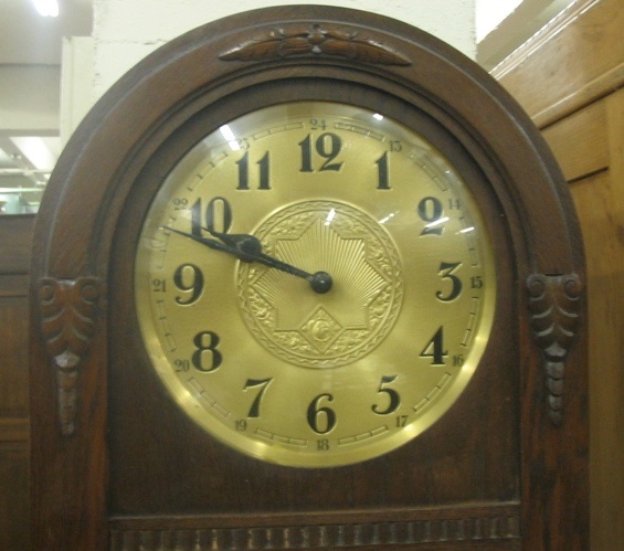 Appraisal: AN OAK TALL CASE FLOOR CLOCK Isgus Schlenker-Grusen in Schwenningen