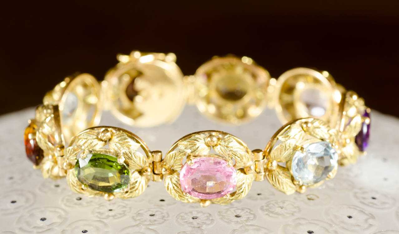 Appraisal: COLOR GEMSTONE AND EIGHTEEN KARAT GOLD BRACELET measuring inches in