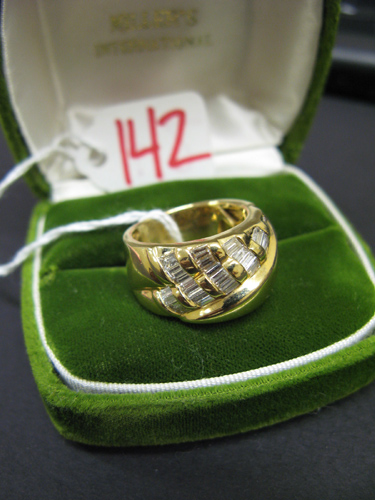 Appraisal: DIAMOND AND EIGHTEEN KARAT GOLD RING set with diagonal channels