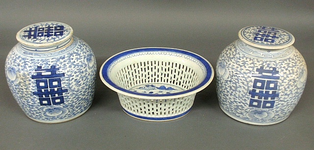 Appraisal: - Pair of blue and white th c Chinese porcelain