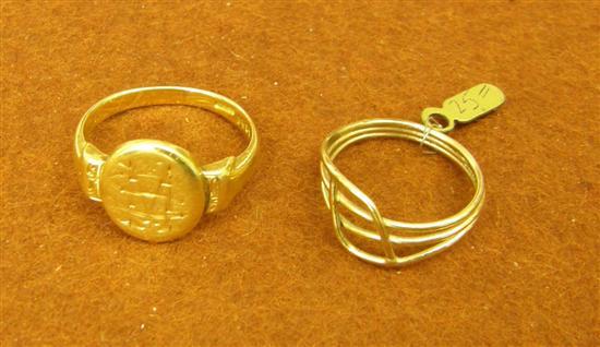 Appraisal: Two rings comprising a hallmarked ct gold signet and a