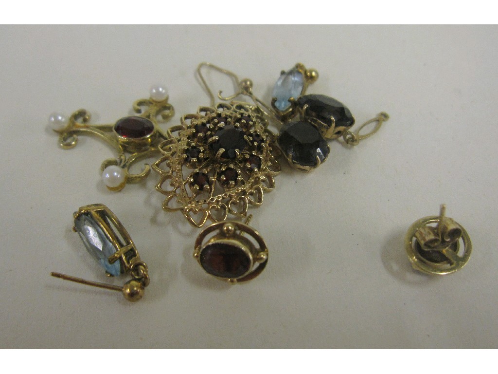 Appraisal: Lot comprising silver gilt garnet and pearl pendant a ct