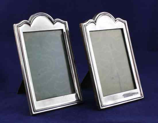 Appraisal: A matched pair of Edwardian George V silver photograph frames