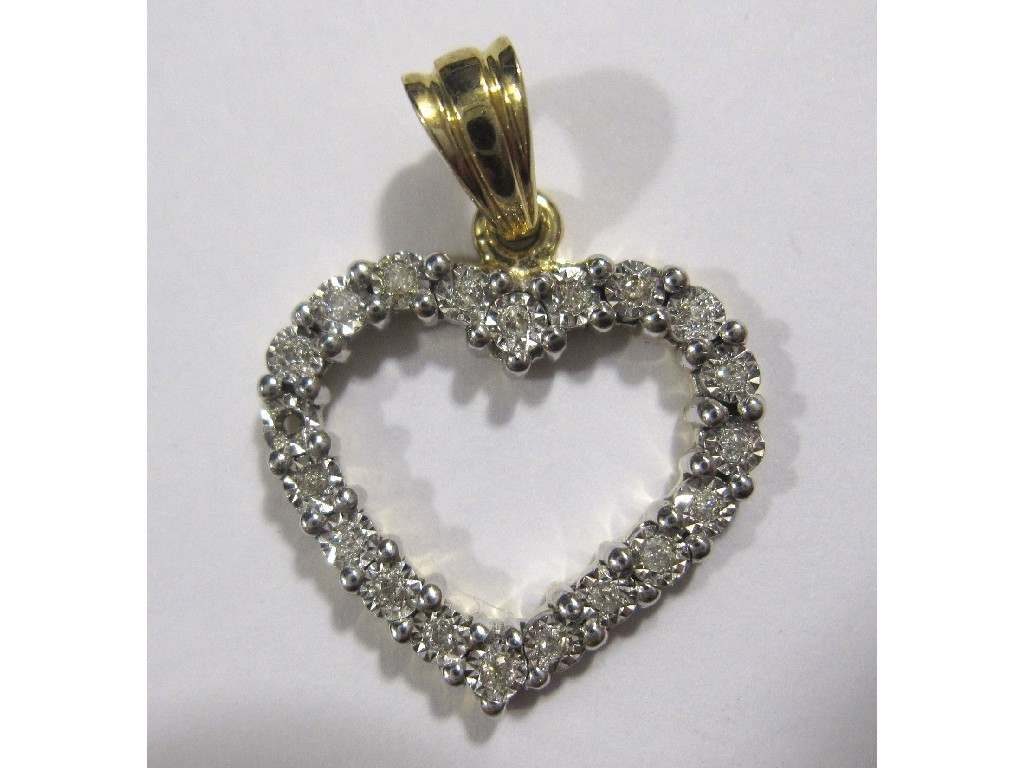 Appraisal: Nine carat gold diamond set heart shaped pendant