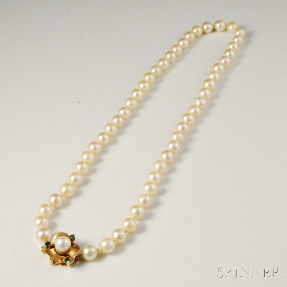 Appraisal: Strand of Cultured Pearls with a kt gold and green