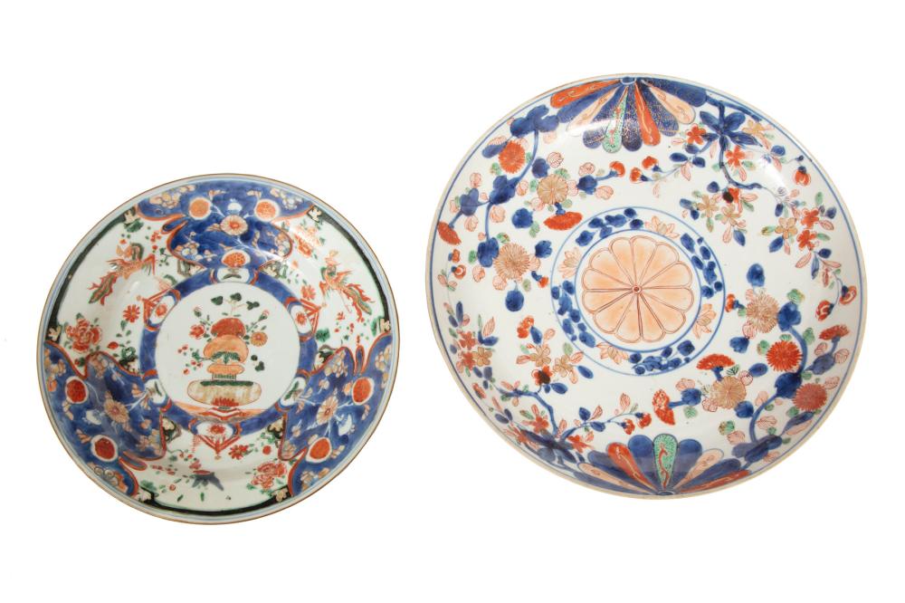 Appraisal: TWO CHINESE EXPORT IMARI PORCELAIN DISHESTwo Chinese Export Imari Porcelain