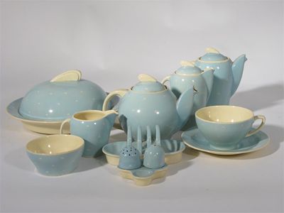 Appraisal: Blue Crescent' a Susie Cooper Productions Kestrel bachelor set decorated