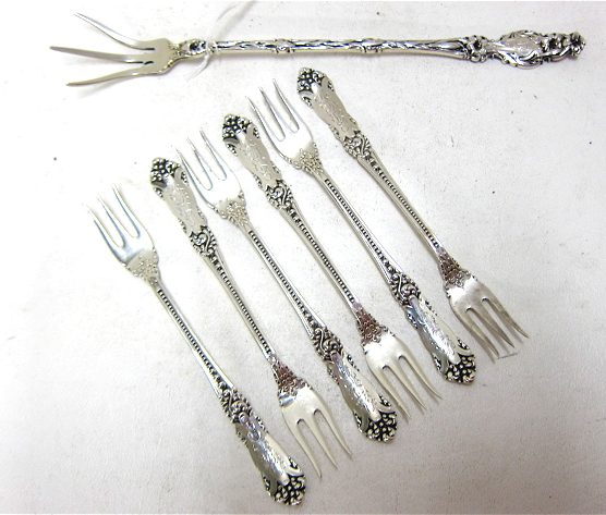 Appraisal: SEVEN PIECES AMERICAN STERLING SILVER FLATWARE set of Reed Barton