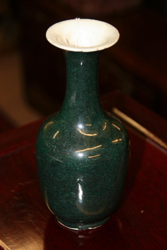 Appraisal: CHINESE GREEN PORCELAIN VASE Late th early th century -