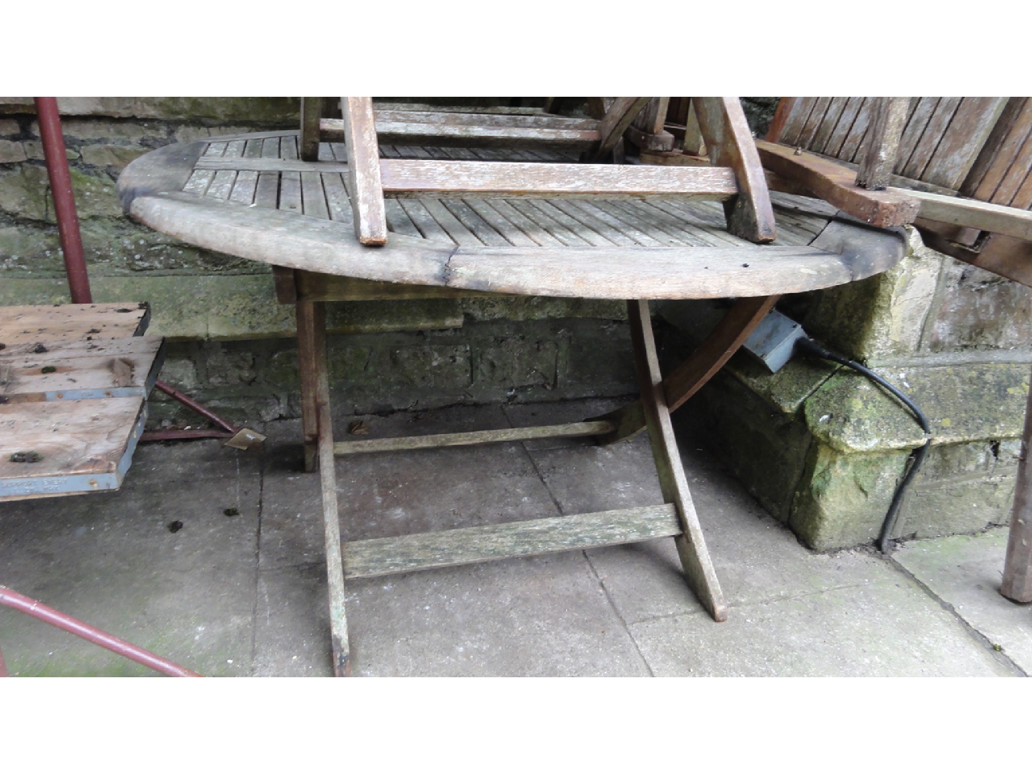 Appraisal: A contemporary weathered hardwood garden table of circular form with