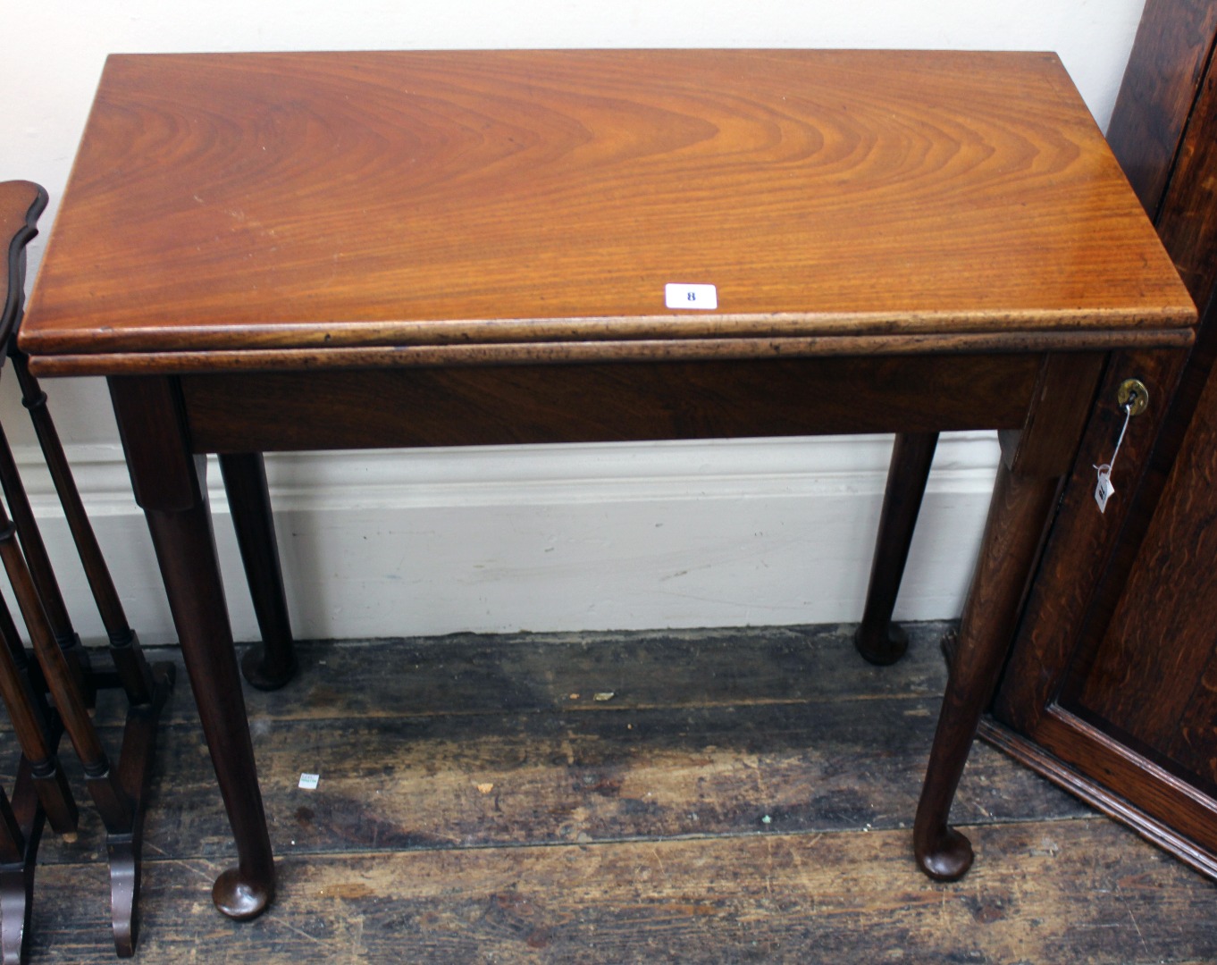 Appraisal: A reproduction mid th century style mahogany tea table with