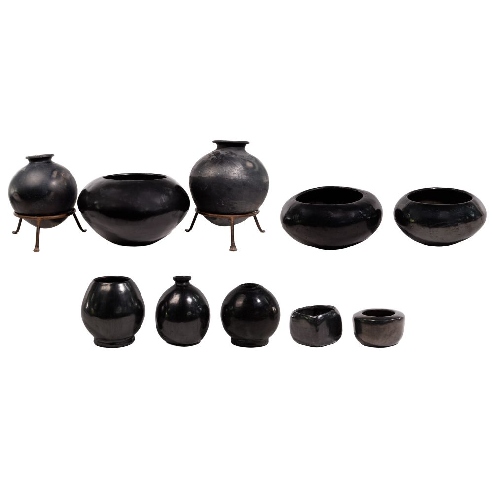 Appraisal: DONA ROSA BLACKWARE CERAMIC ASSORTMENT items of various forms and