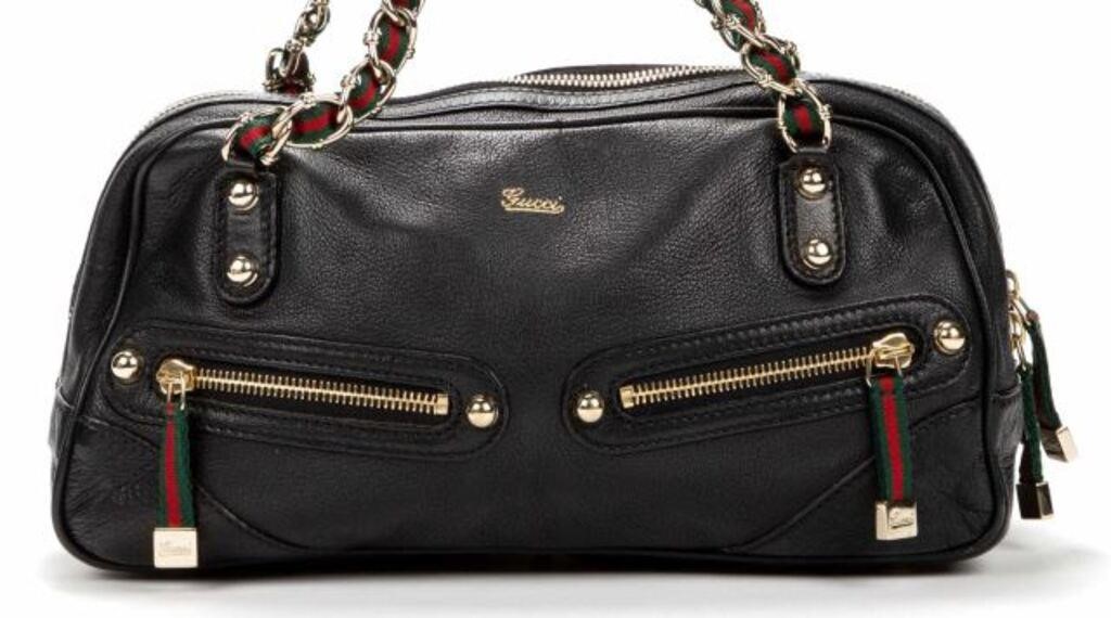 Appraisal: Gucci Capri Chain Zip shoulder bag in black leather with