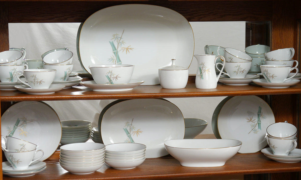 Appraisal: NORITAKE ORIENTAL BAMBOO PATTERN CHINA SERVICE FOR Complete service for