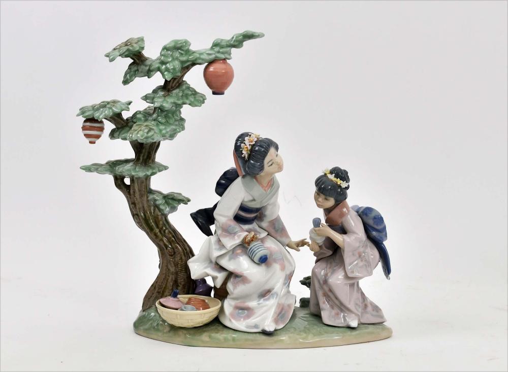 Appraisal: LLADRO JAPANESE MOTHER AND DAUGHTERThe underside marked number issued The