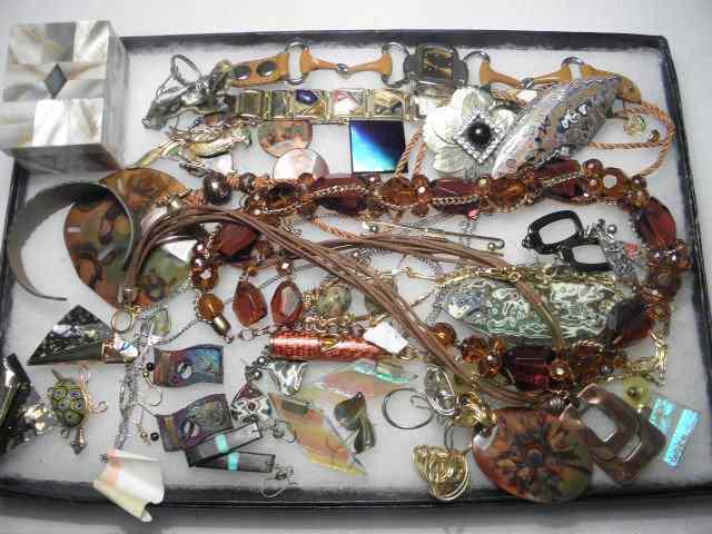 Appraisal: Lot of assorted ladies costume jewelry Includes mostly vintage and