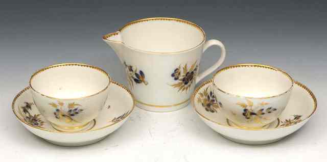 Appraisal: A PAIR OF SALOPIAN TEA BOWLS AND SAUCERS and a