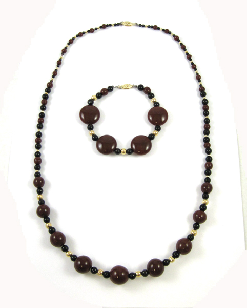 Appraisal: BLACK ONYX AND RED JASPER NECKLACE AND BRACELET The necklace