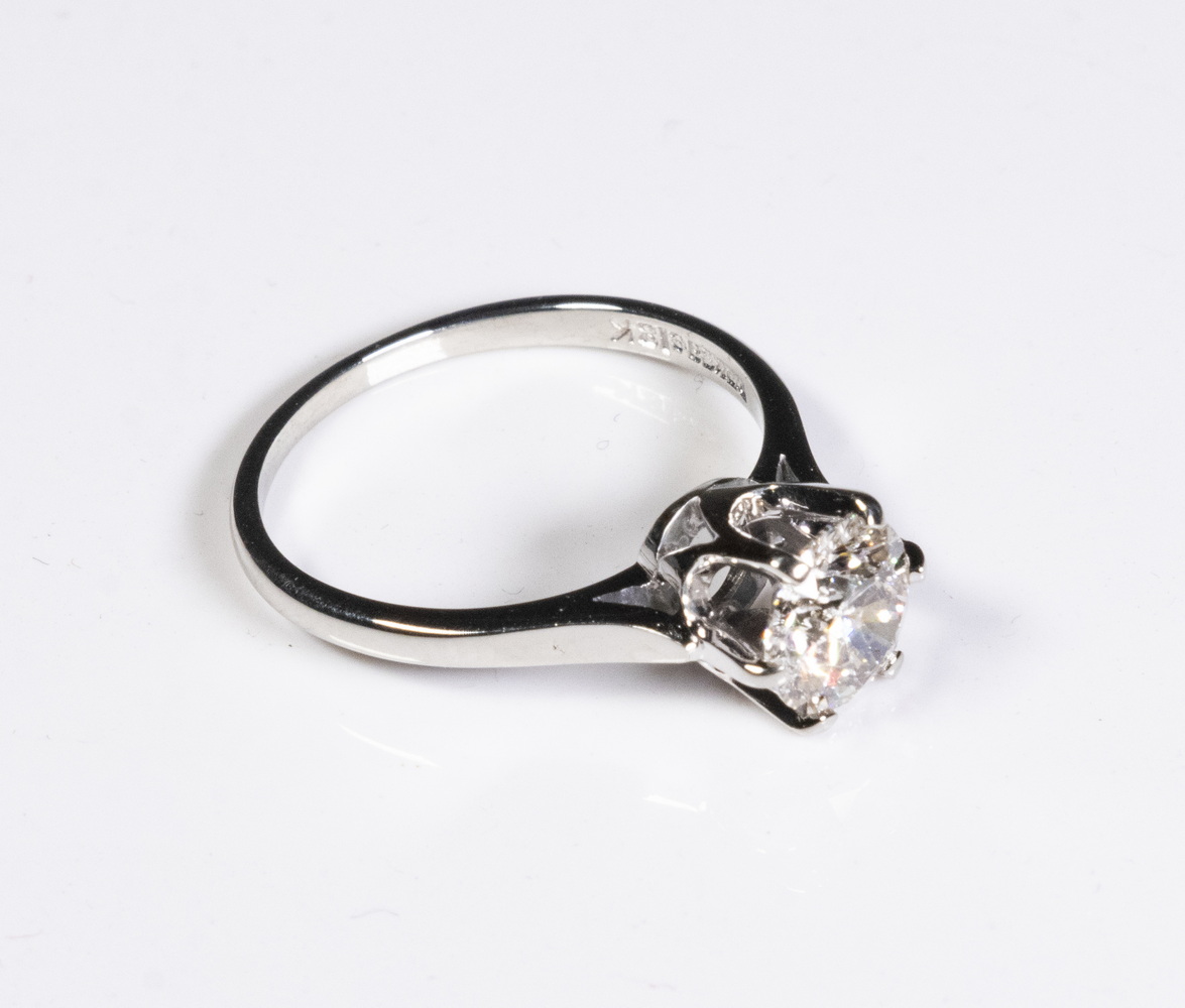 Appraisal: LADIES K WHITE GOLD RING Ladies Vintage K white gold