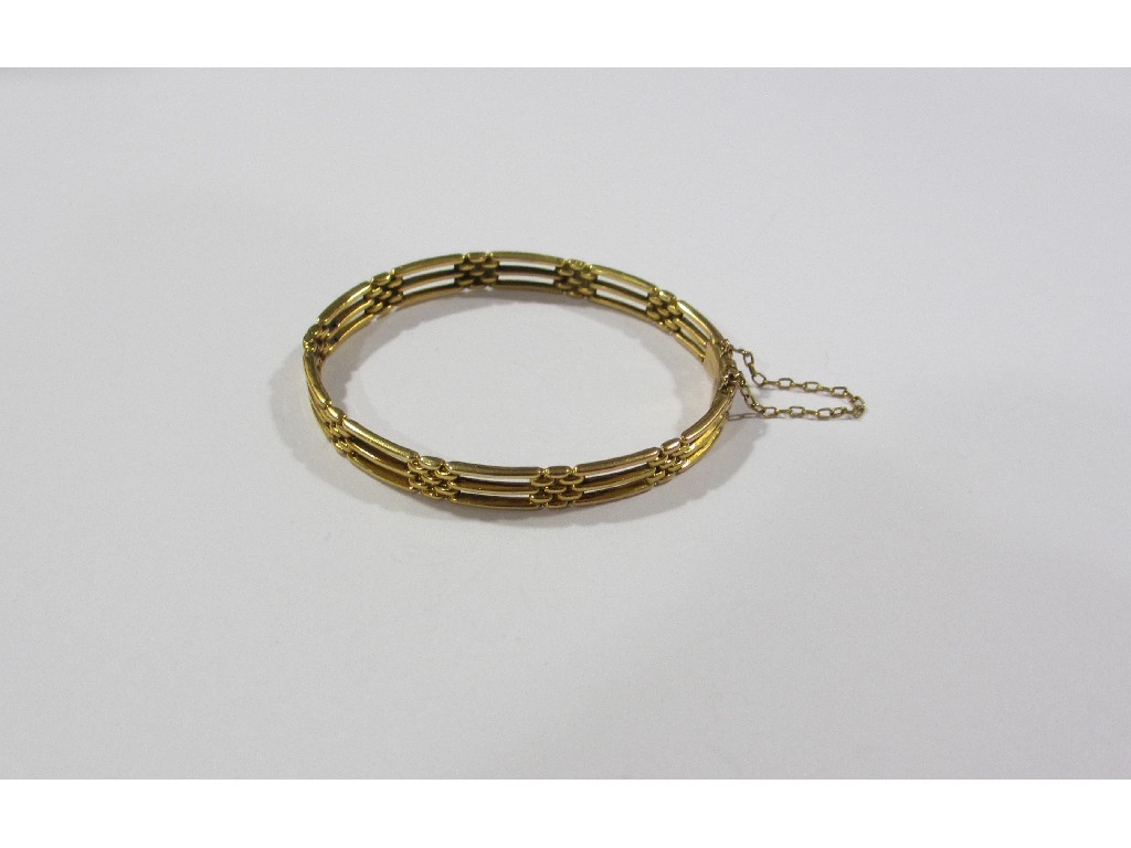 Appraisal: A Victorian ct gold gate type bangle Approximately gms