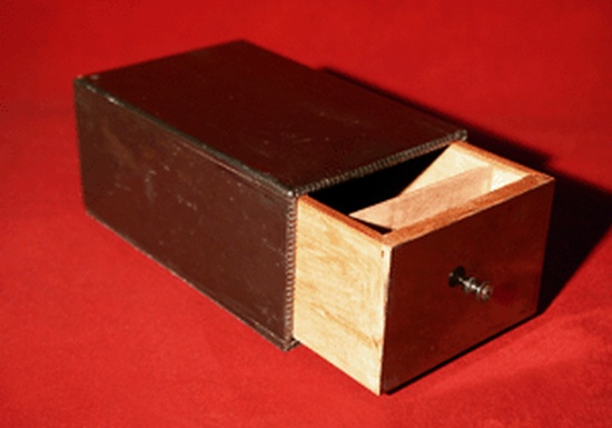 Appraisal: DRAWER BOX Large example of this type of box allowing