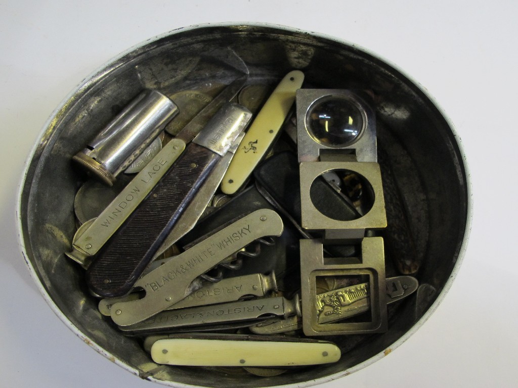 Appraisal: Box of pocket knives and an eye glass