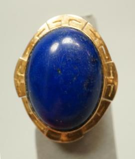 Appraisal: K Gold Cocktail Ring w Blue Cabochon Stone Size --