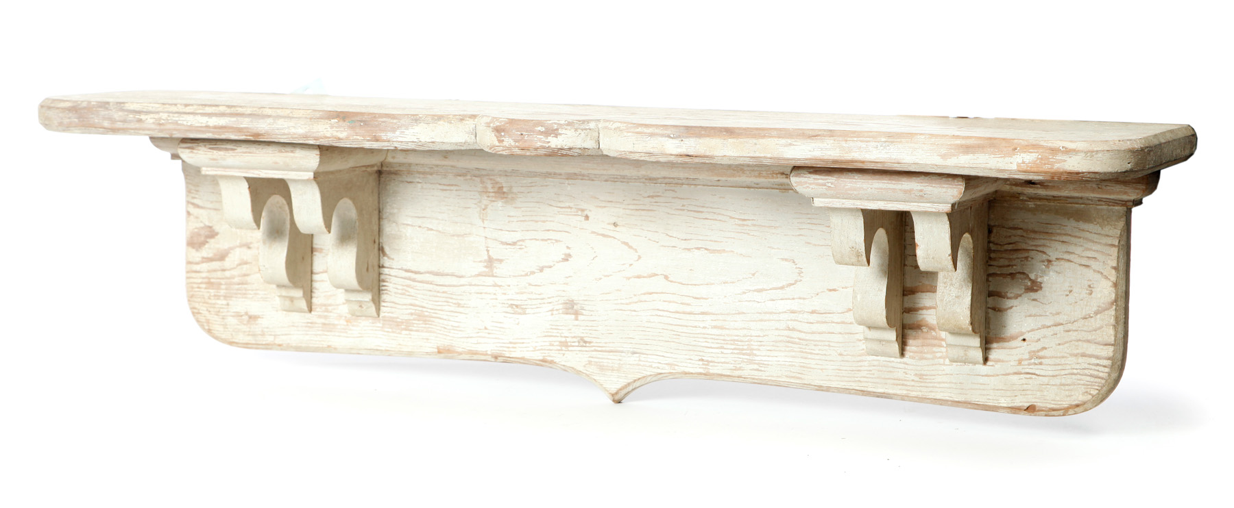 Appraisal: COUNTRY SHELF American late th century pine Scalloped shelf and