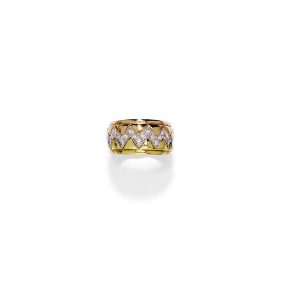 Appraisal: GOLD AND DIAMOND RING Yellow red and white gold Casual-elegant