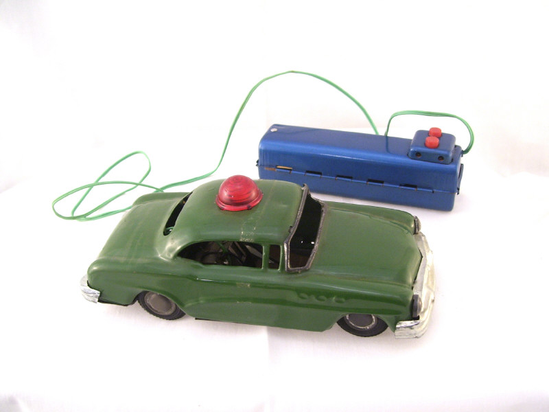 Appraisal: Line Mar Battery Operated Car Green car blue metal battery