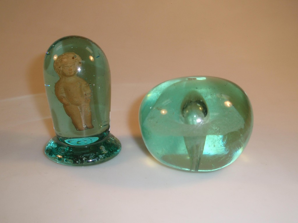 Appraisal: A green glass dump internally decorated with a buff glaze