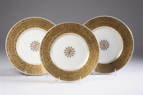 Appraisal: MINTON BONE CHINA DINNER PLATES G pattern White body centered