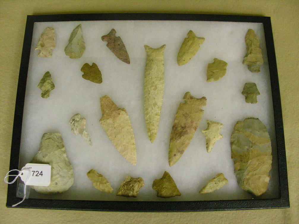 Appraisal: NATIVE AMERICAN ARROWHEADS ETC Size to as found in the