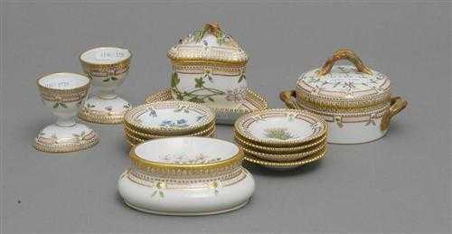 Appraisal: LOT 'FLORA DANICA' Royal Copenhagen th century Decoration en suite