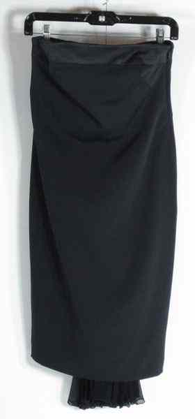 Appraisal: An Exceptional Couture Short Evening Dress Escadablack silk with a