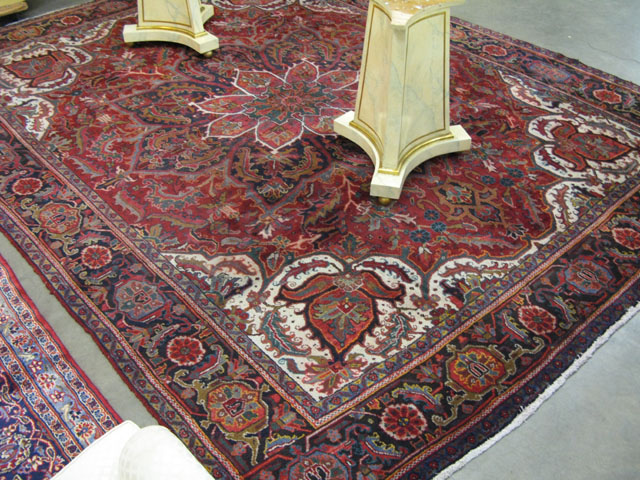 Appraisal: PERSIAN HERIZ CARPET Eastern Azerbaijan Province northwestern Iran floral and