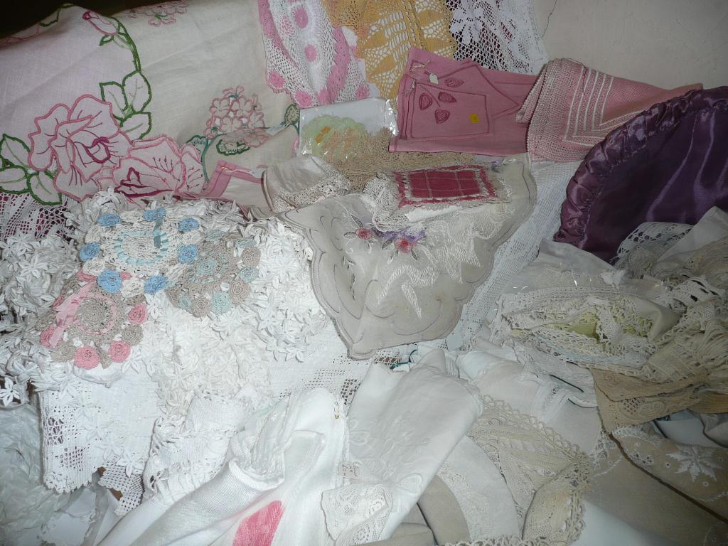 Appraisal: A good quantity of crochet edgings damask table cloths plain