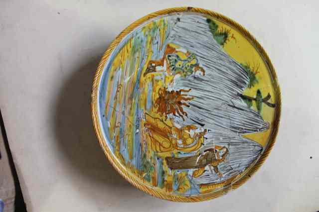 Appraisal: A TH CENTURY ITALIAN MAIOLICA ISTORIATO TAZZA circa - plain