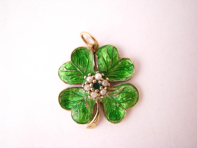 Appraisal: K Yellow gold enameled four-leaf clover with seed pearl center