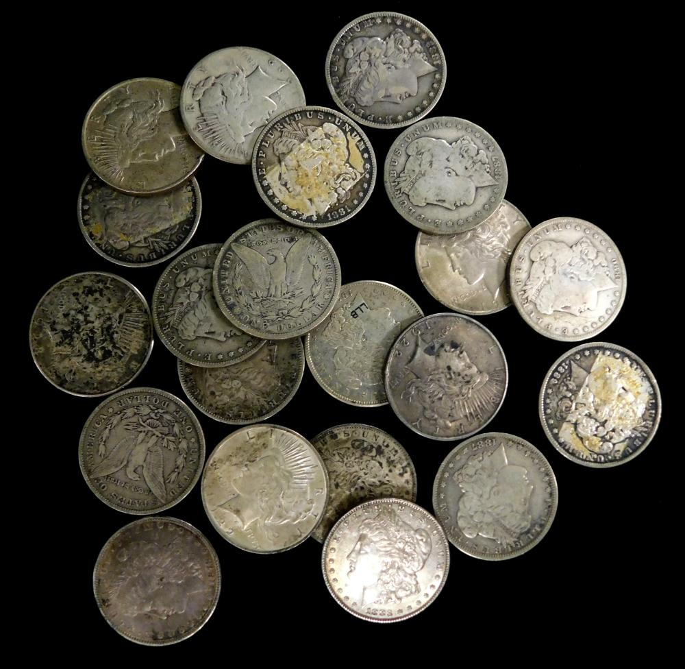 Appraisal: Lot of Morgan Peace silver dollars dated from to Grades