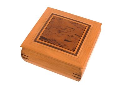 Appraisal: A Contemporary Canadian wooden jewellery casket inlaid a burr panel