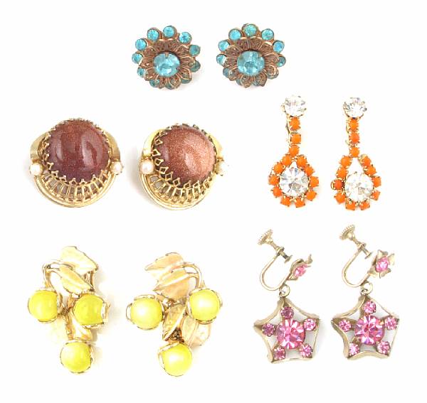 Appraisal: A large collection of costume jewelry earrings