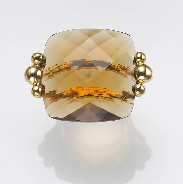 Appraisal: A citrine and k gold ring citrine weighing an estimated